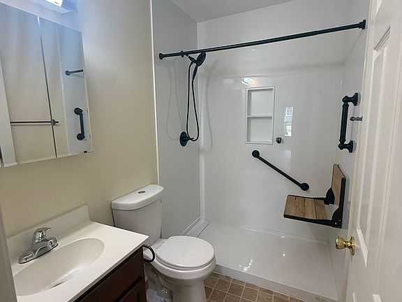 5th image of 624 Addison Ave