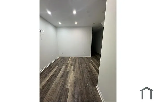 Building Photo - 5026 Master St #1