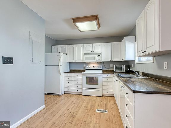 4th image of 105 Woodland Dr