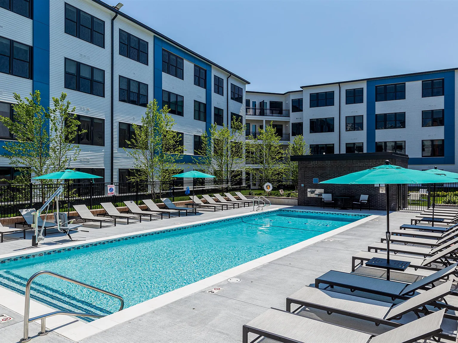 Parkway Apartments — Photo 3