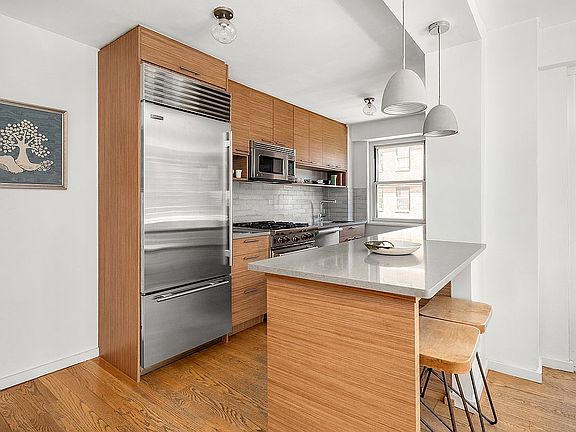 3rd image of 383 Grand St APT M1304