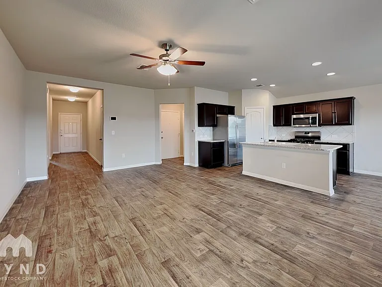 10808 Seguin St — Photo 7