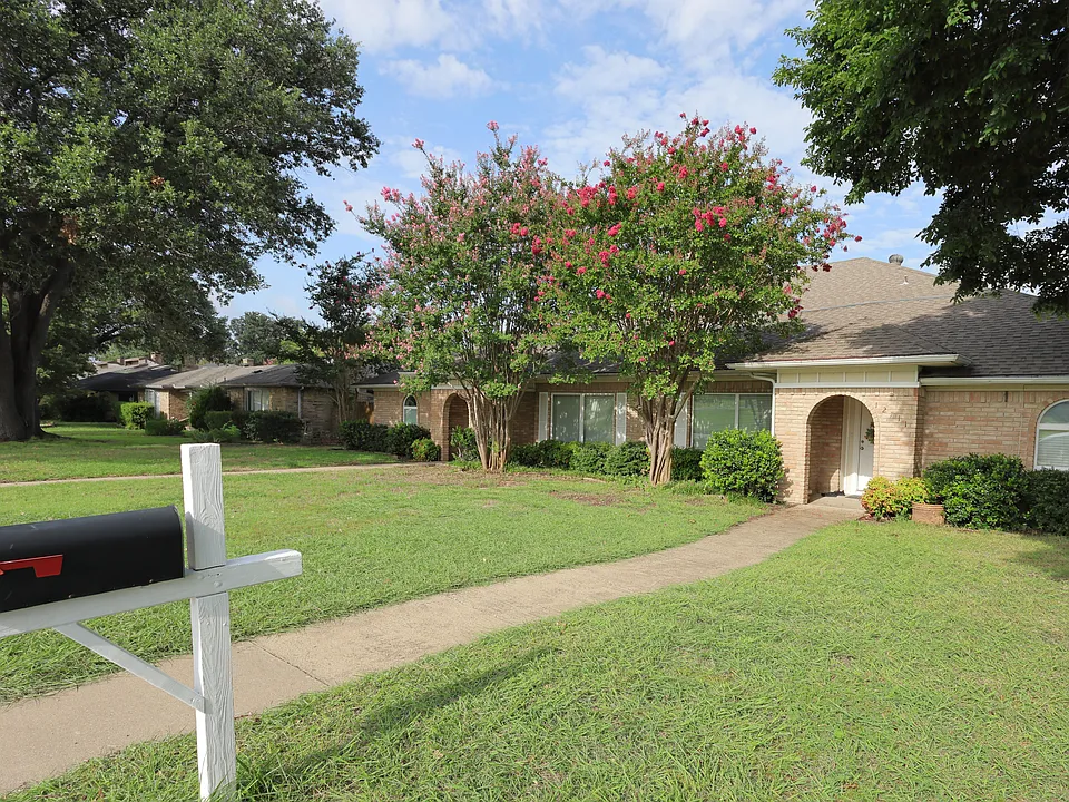 12709 Hornbeam Dr