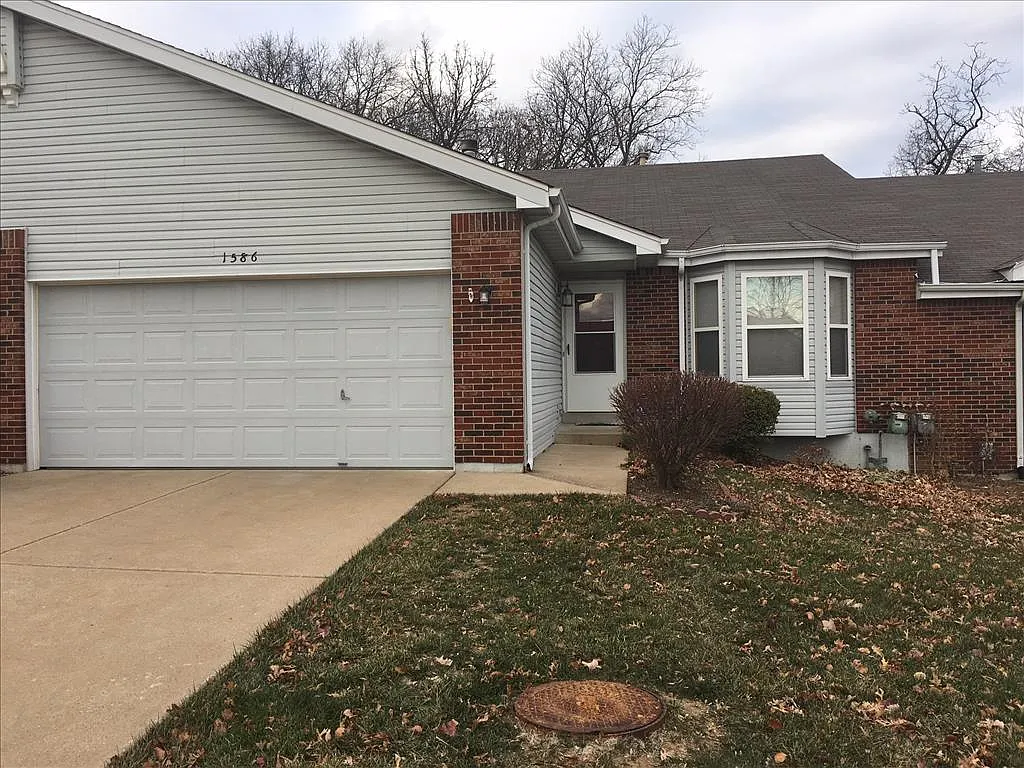 1586 Lienemann Dr photo 1