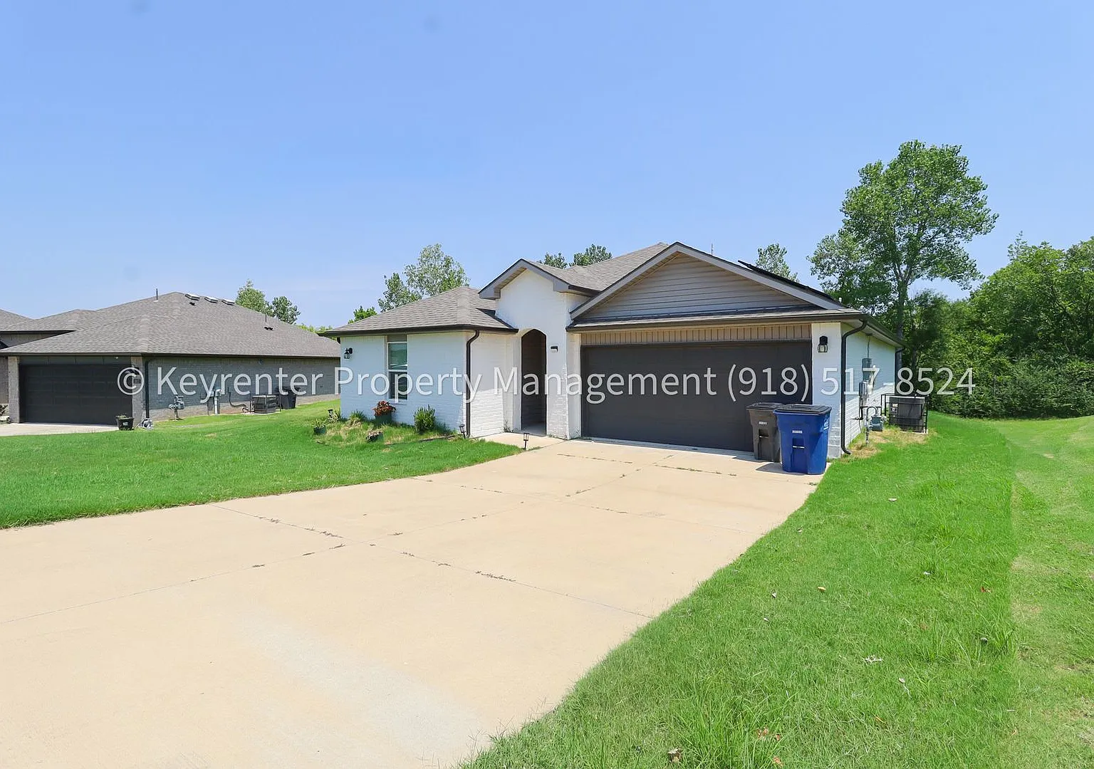 Beautifully Updated 4Bed/2Bath Home, Backs Up to Greenbelt! — Photo 4