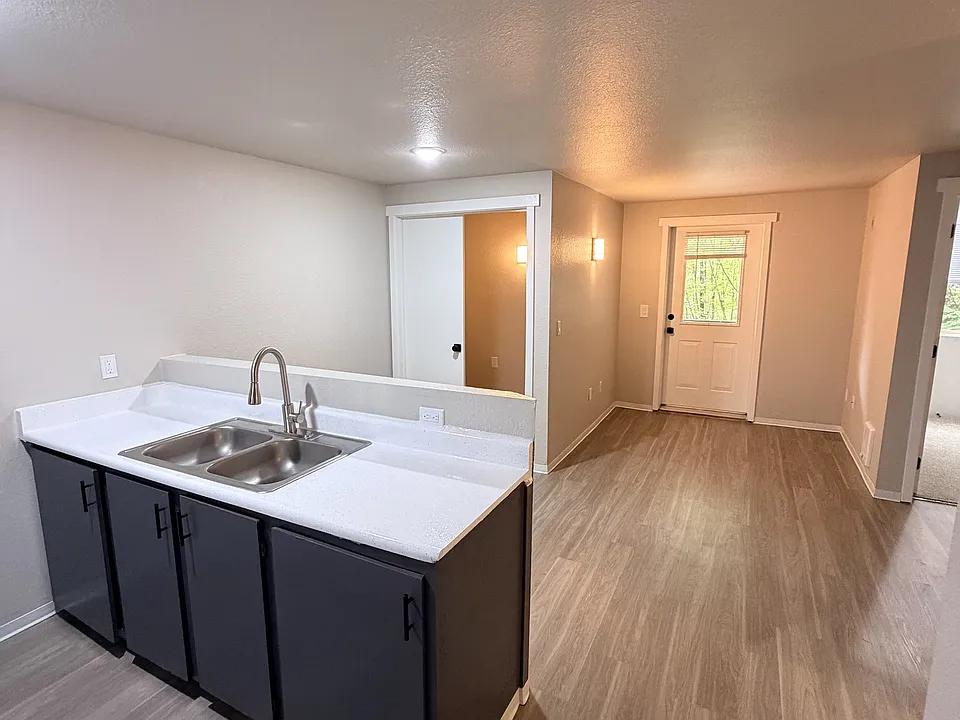 Cedar Apartments