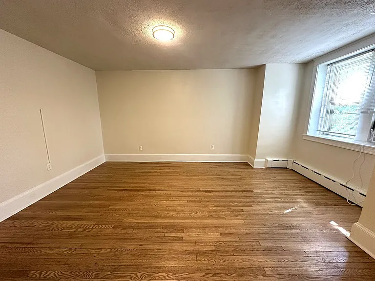 Queen Lane Manor — Photo 49