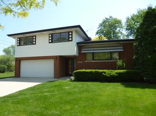 1337 E Lyn Ct, Homewood, IL 60430