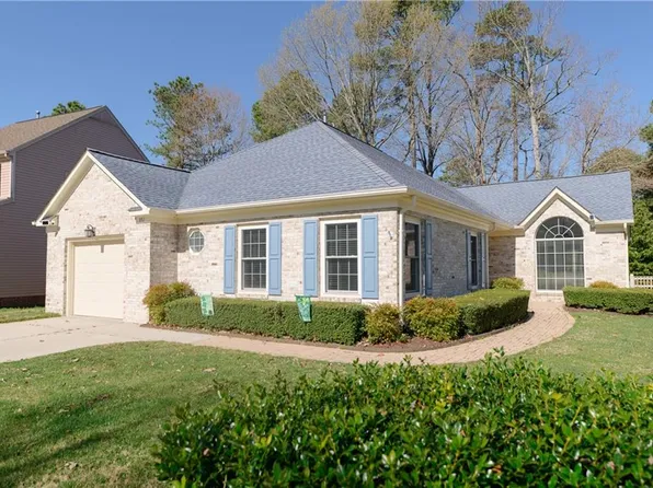 957 Heathland Dr, Newport News, VA 23602