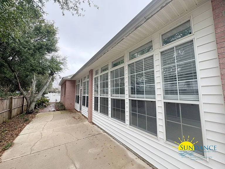 504 Fallin Waters Dr — Photo 25