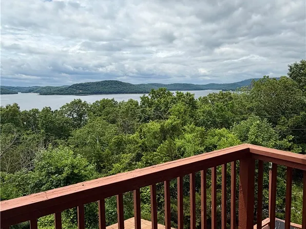 1217 County Road 113, Holiday Island, AR 72631