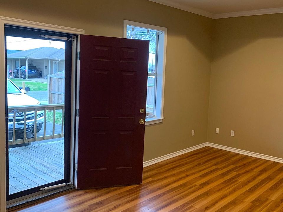 1st image of 307 Avenue E Poin #A