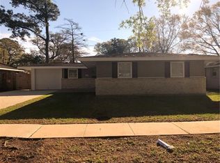 557 Kenmore Dr, New Orleans, LA 70123