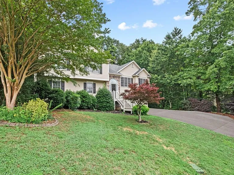 122 Brookhaven Ln — Photo 2