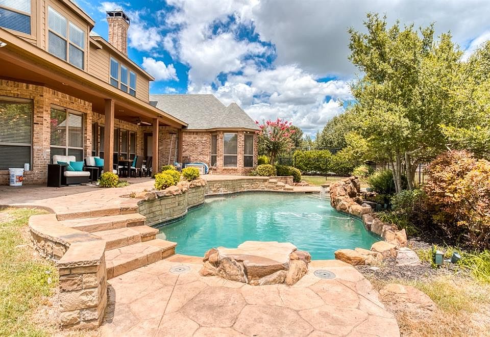 2nd image of 411 Palomino Way