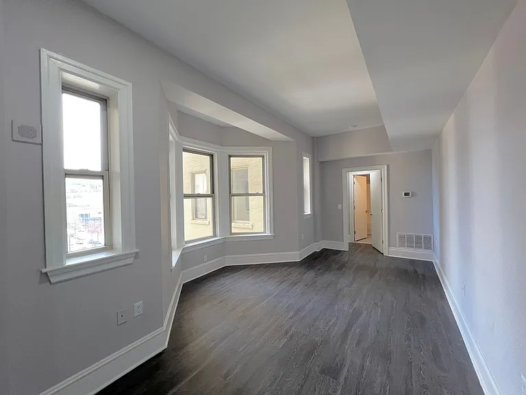 306 W Franklin — Photo 8