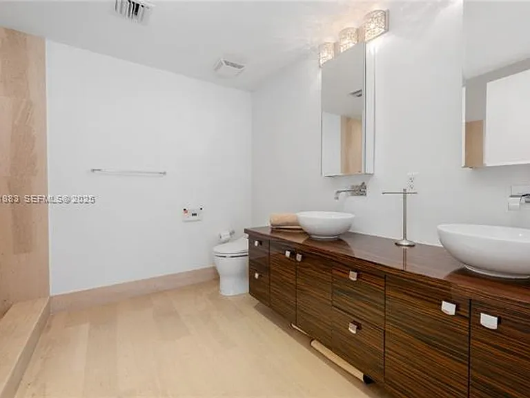 5875 Collins Avenue Cu #1202 — Photo 35