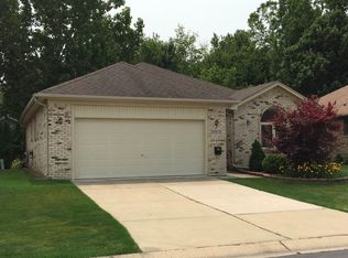 21572 Sunset Dr, Macomb, MI