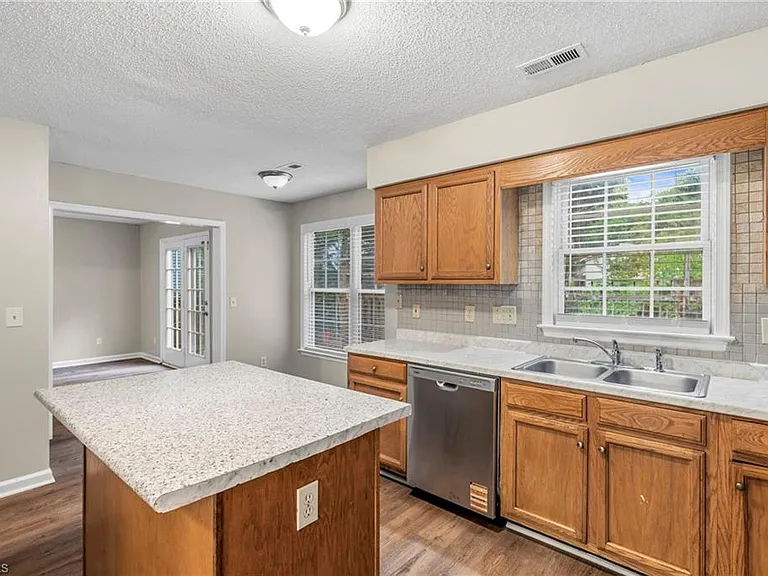 2320 Meadow Gate Dr — Photo 13