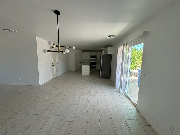 2062 E Orange St — Photo 5