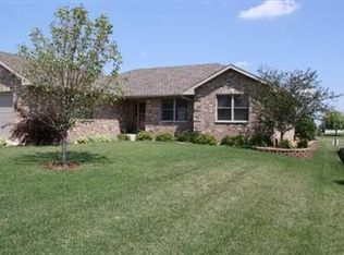 1568 Hunters Run Dr, Bourbonnais, IL 60914