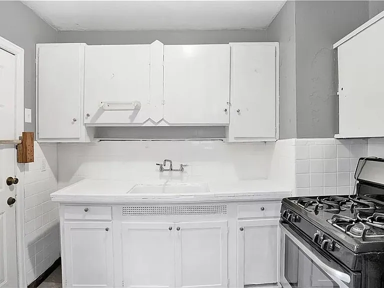 2103 E Victory Dr — Photo 11