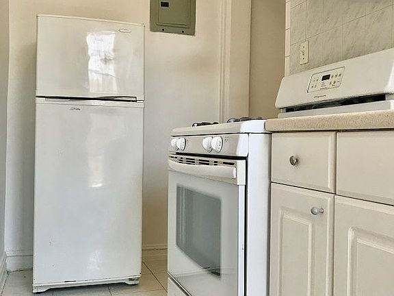 4th image of 430 Greene Ave #2