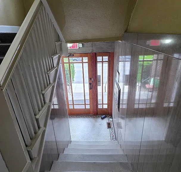 319 E 43rd St #1 — Photo 4