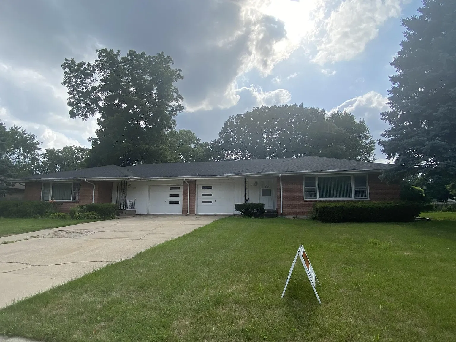 1207 Eastview Rd — Photo 2