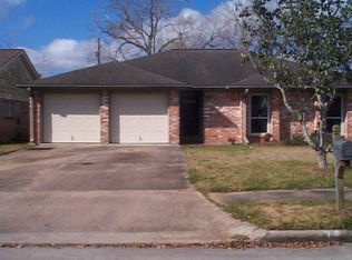 11 Lazybrook St, Angleton, TX 77515