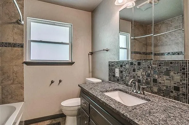 648 W Beam Ave — Photo 3
