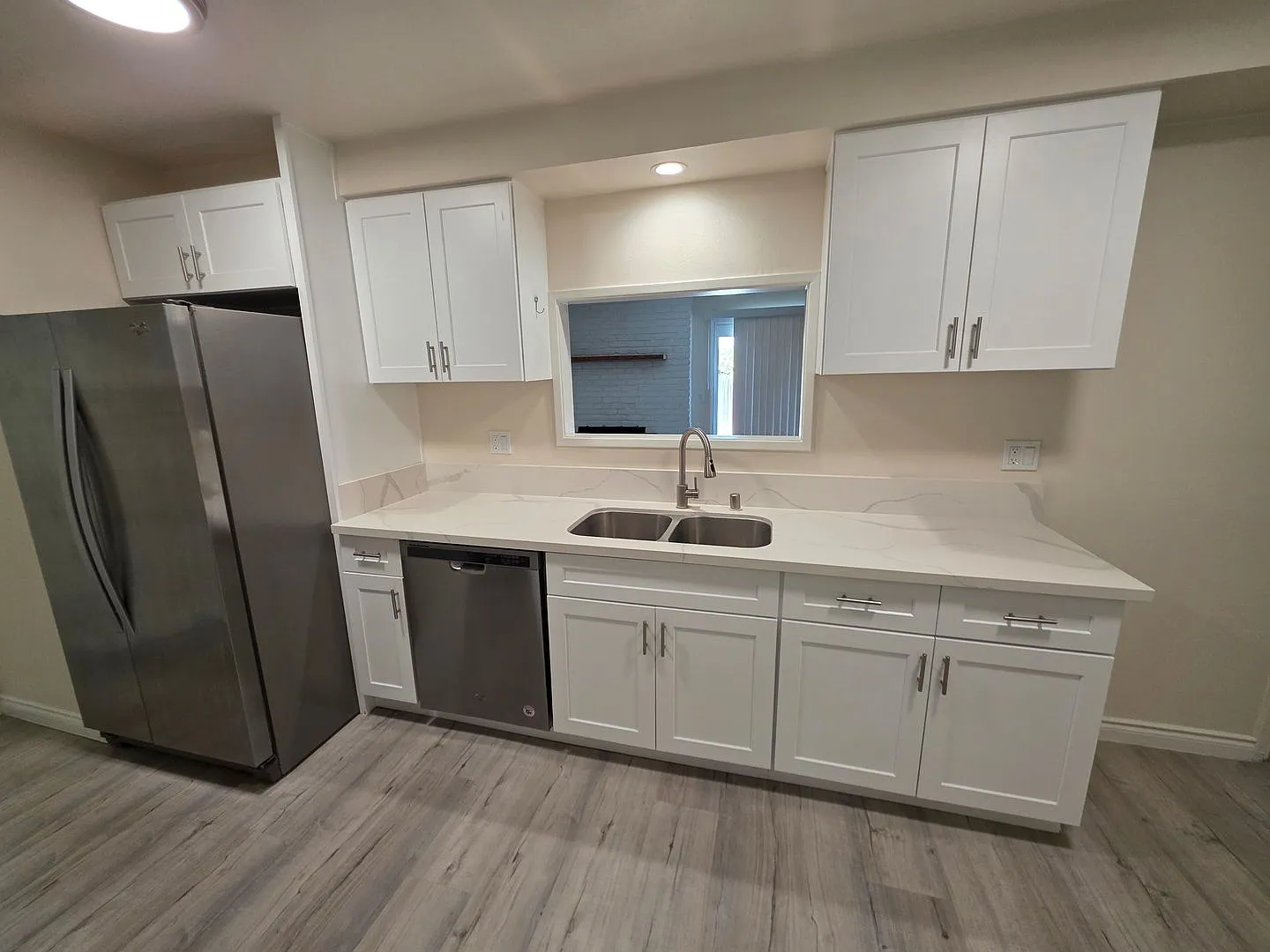 4 Bedroom 2 Bathroom Home — Photo 4