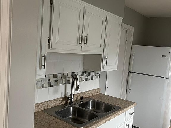 4th image of 2727 Grand Blvd