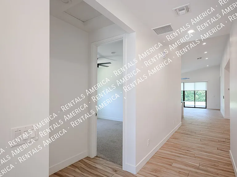 2418 E Amelia Ave — Photo 18