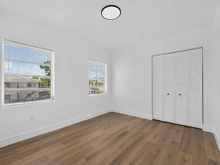 614 SW 19th Ave #U — Photo 11