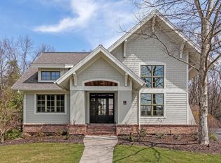 1080 Balsam Hill Ave SE, Grand Rapids, MI 49546