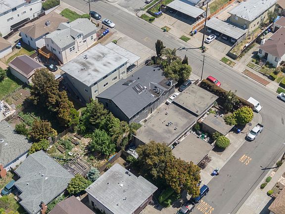 3rd image of 5715 Bayview Ave