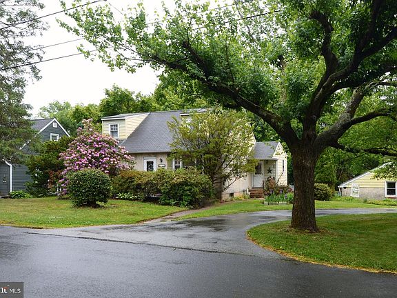 2nd image of 419 Continental Rd