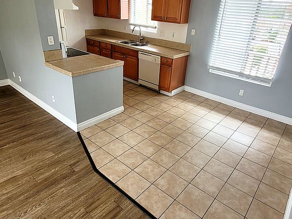 3rd image of 862 S Mollison Ave APT 10