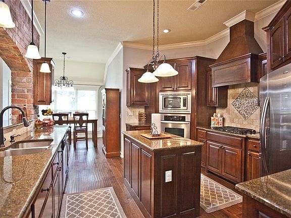 5th image of 2101 NW Small Oaks St