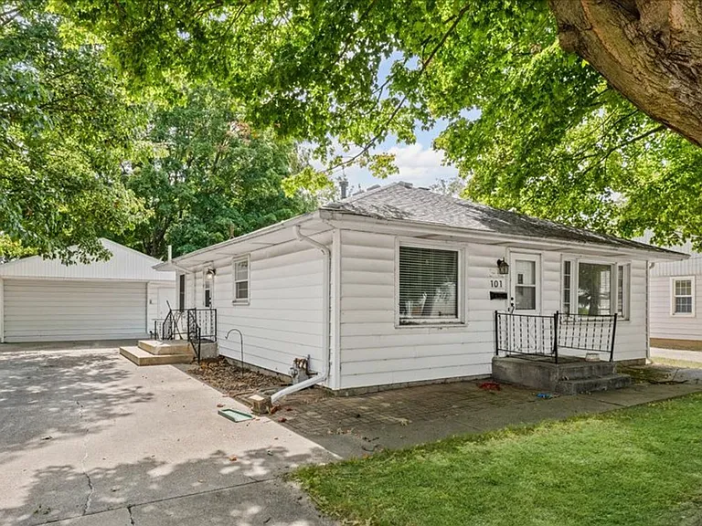 101 W Cypress St — Photo 1