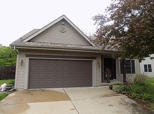 211 S Hossack St, Seneca, IL 61360