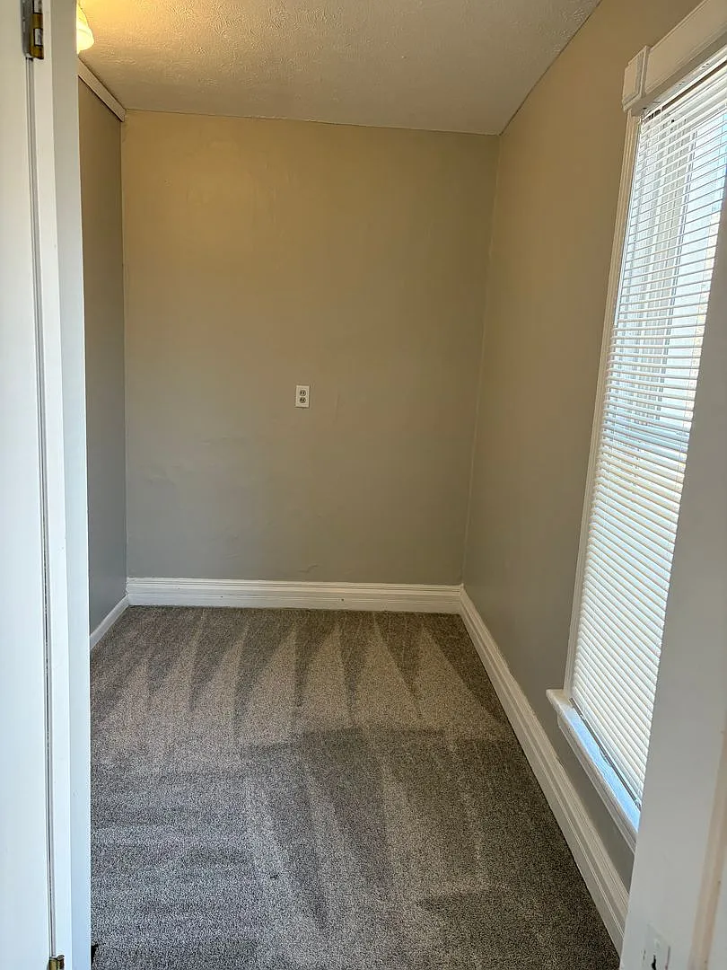 2147 C Street — Photo 3