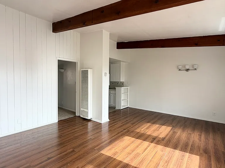 7036 Hawthorn Ave #10 — Photo 1