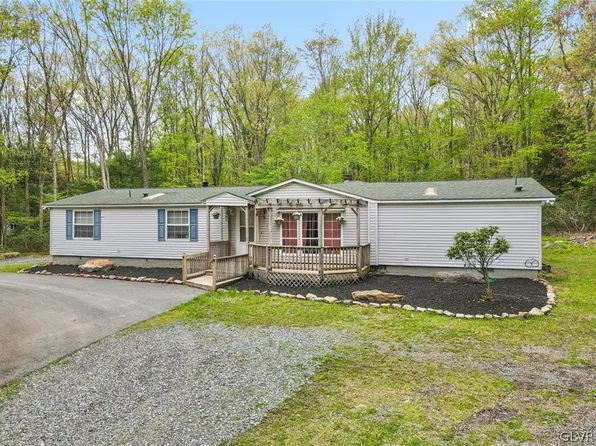 210 Bear Creek Dr, Jim Thorpe, PA 18229