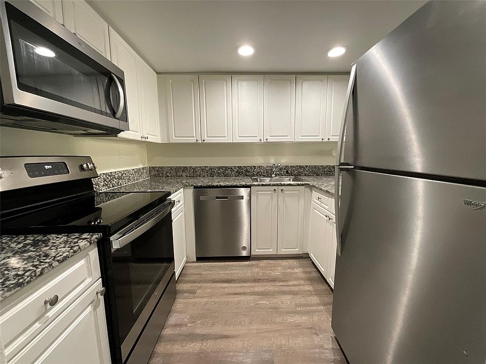 1st image of 19555 NE 10th Ave #515