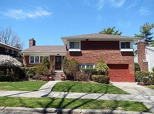 264-11 Grand Central Pkwy, Little Neck, NY 11362