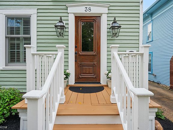 3rd image of 38 Aurora St