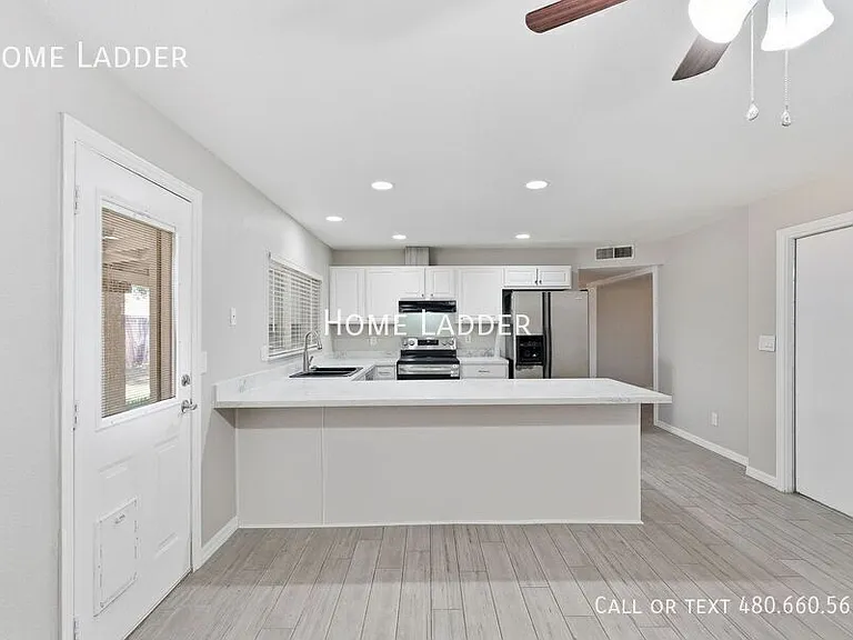 300 S Monterey St — Photo 6