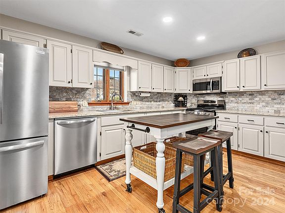 4th image of 65 Butler Hills Dr